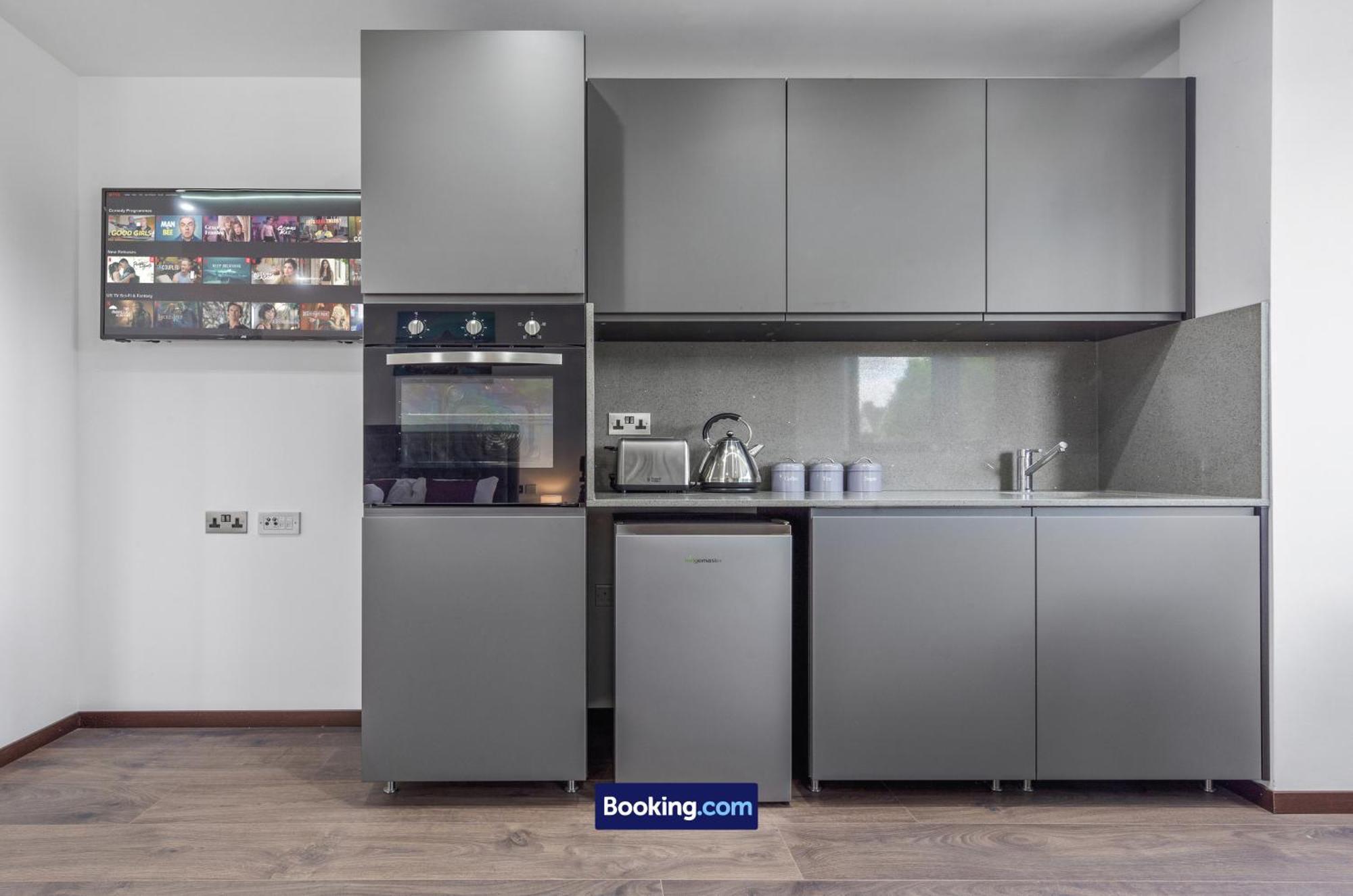 Stylish Studio Apt By Stay Smart Short Lets & Serviced Accommodation Woodstock With Free Wifi Londýn Exteriér fotografie