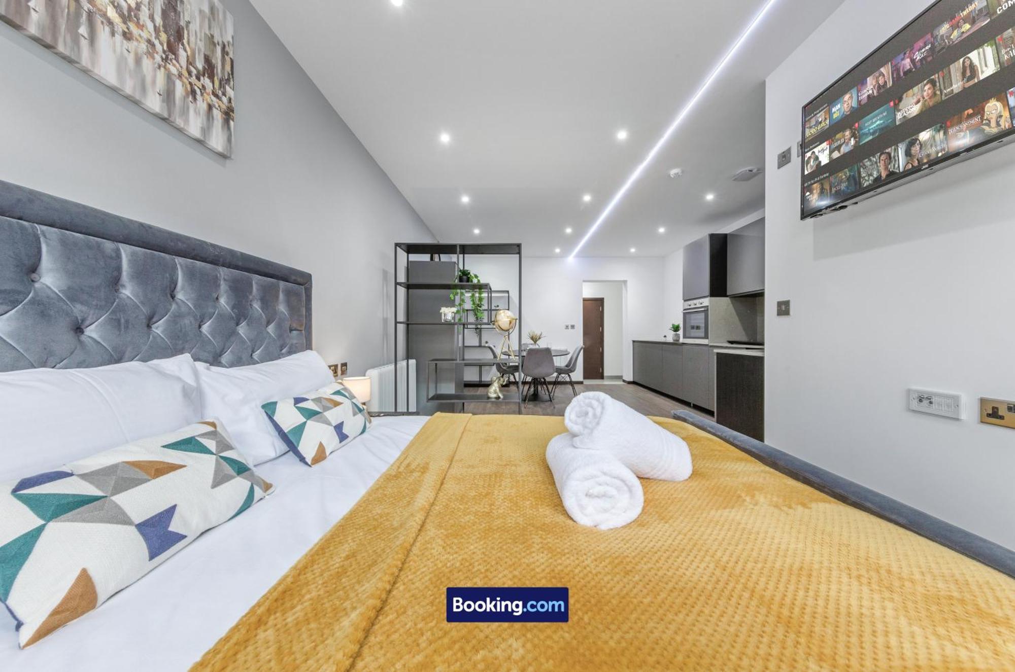 Stylish Studio Apt By Stay Smart Short Lets & Serviced Accommodation Woodstock With Free Wifi Londýn Exteriér fotografie