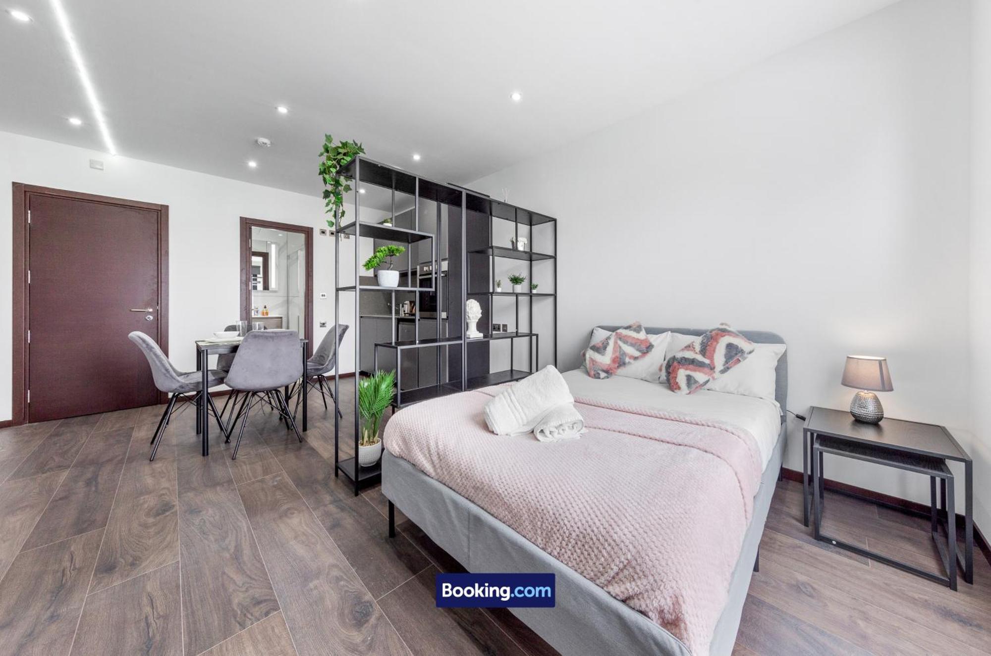 Stylish Studio Apt By Stay Smart Short Lets & Serviced Accommodation Woodstock With Free Wifi Londýn Exteriér fotografie