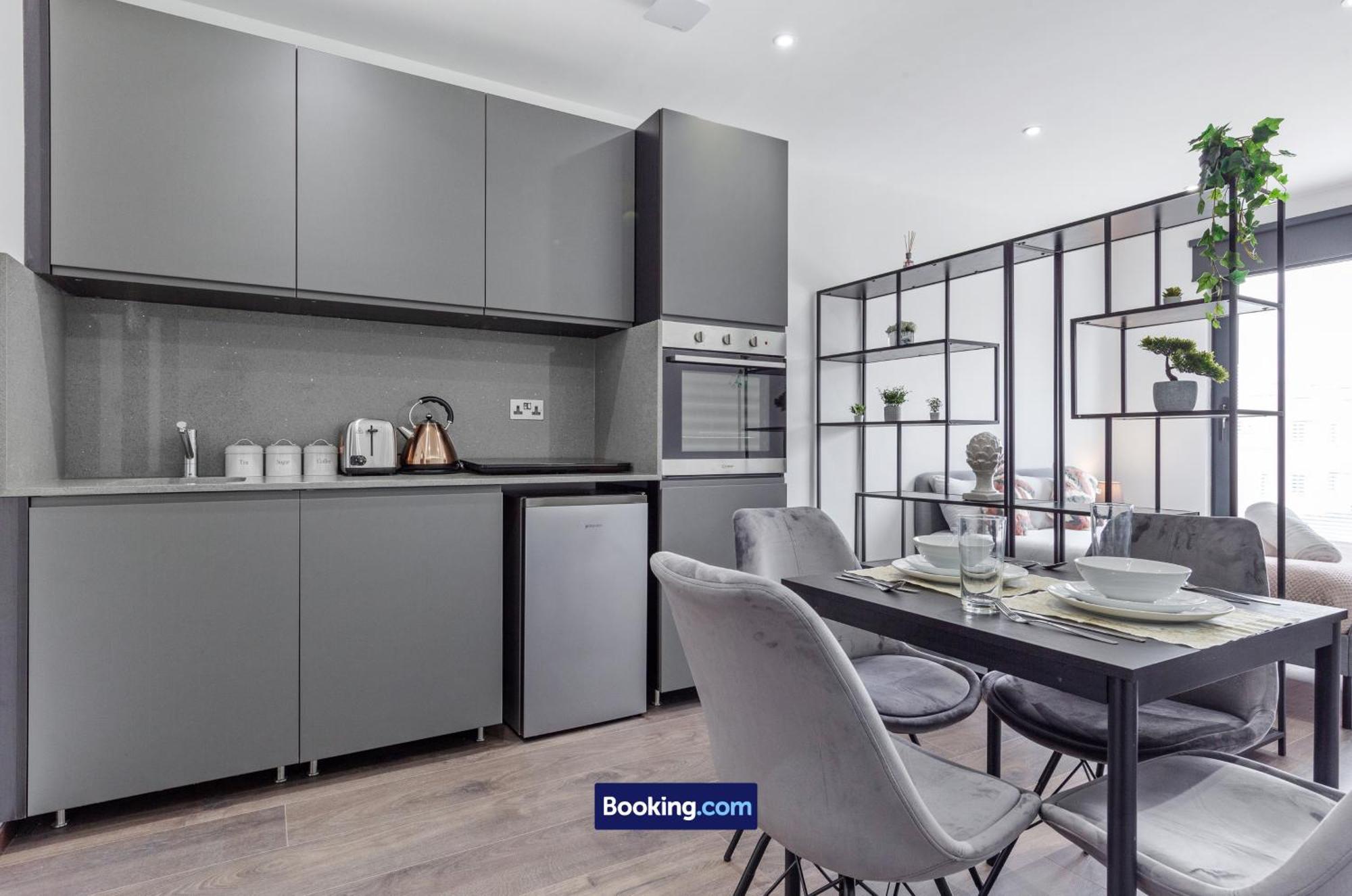 Stylish Studio Apt By Stay Smart Short Lets & Serviced Accommodation Woodstock With Free Wifi Londýn Exteriér fotografie