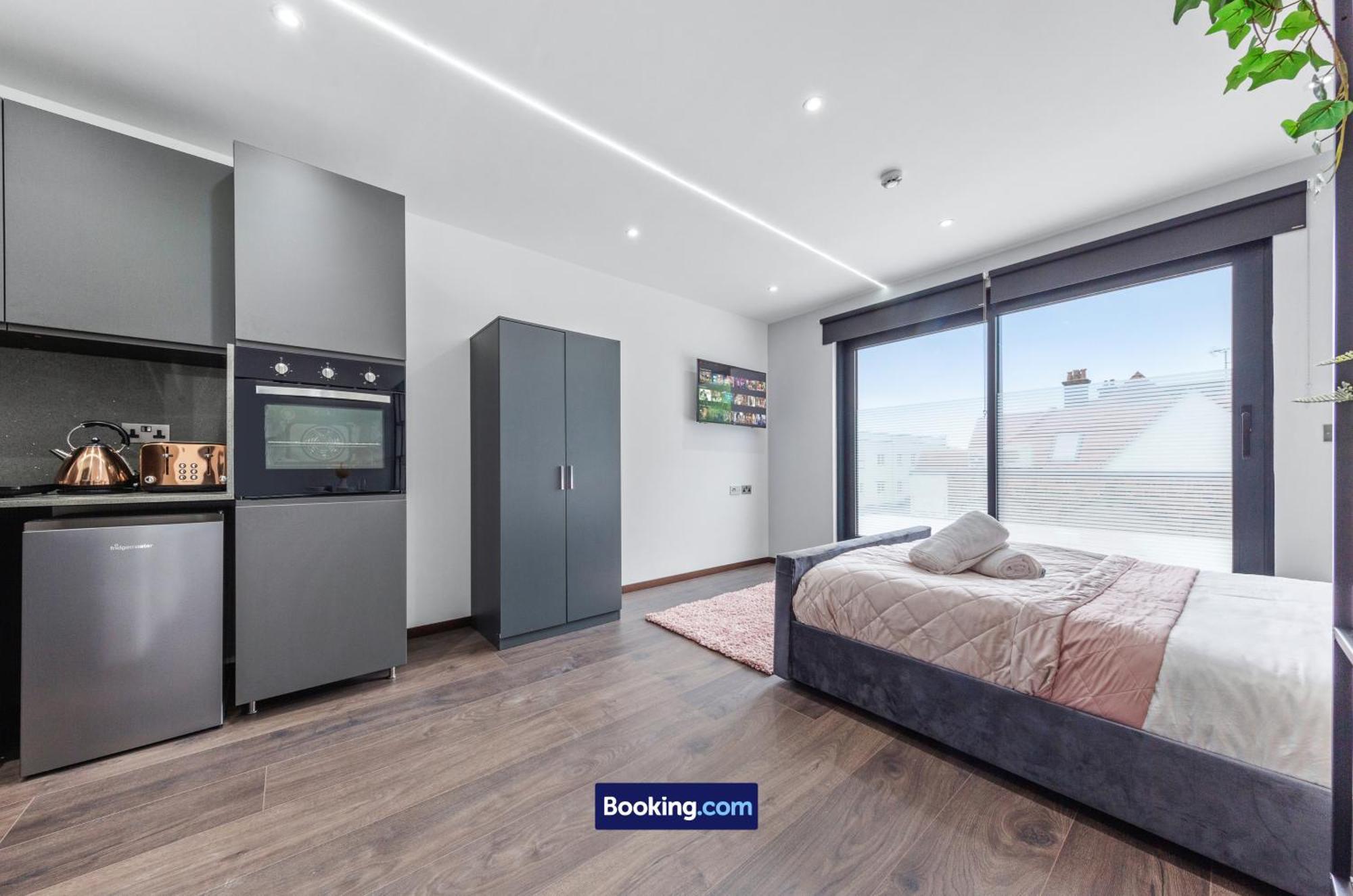 Stylish Studio Apt By Stay Smart Short Lets & Serviced Accommodation Woodstock With Free Wifi Londýn Exteriér fotografie