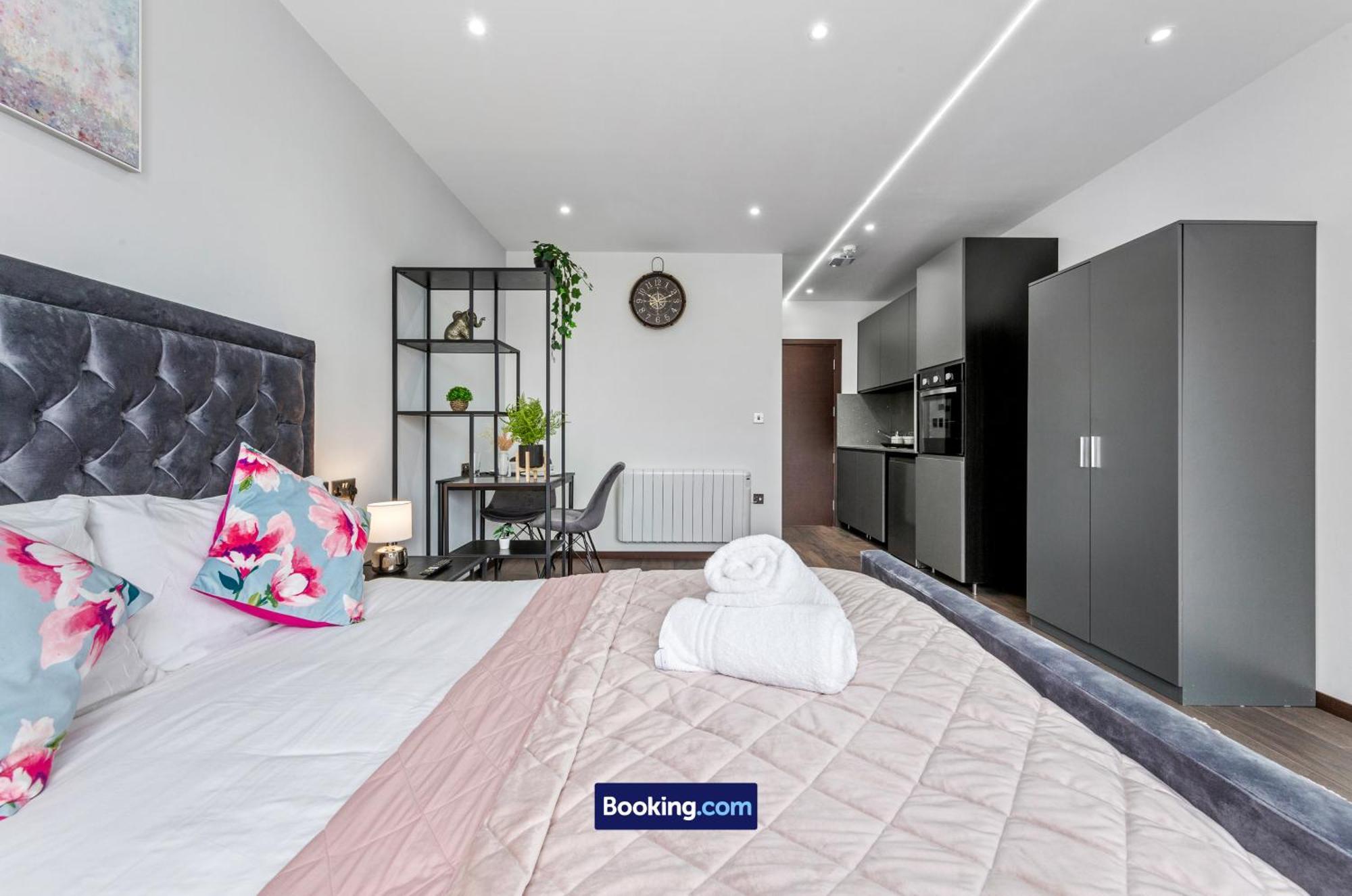 Stylish Studio Apt By Stay Smart Short Lets & Serviced Accommodation Woodstock With Free Wifi Londýn Exteriér fotografie
