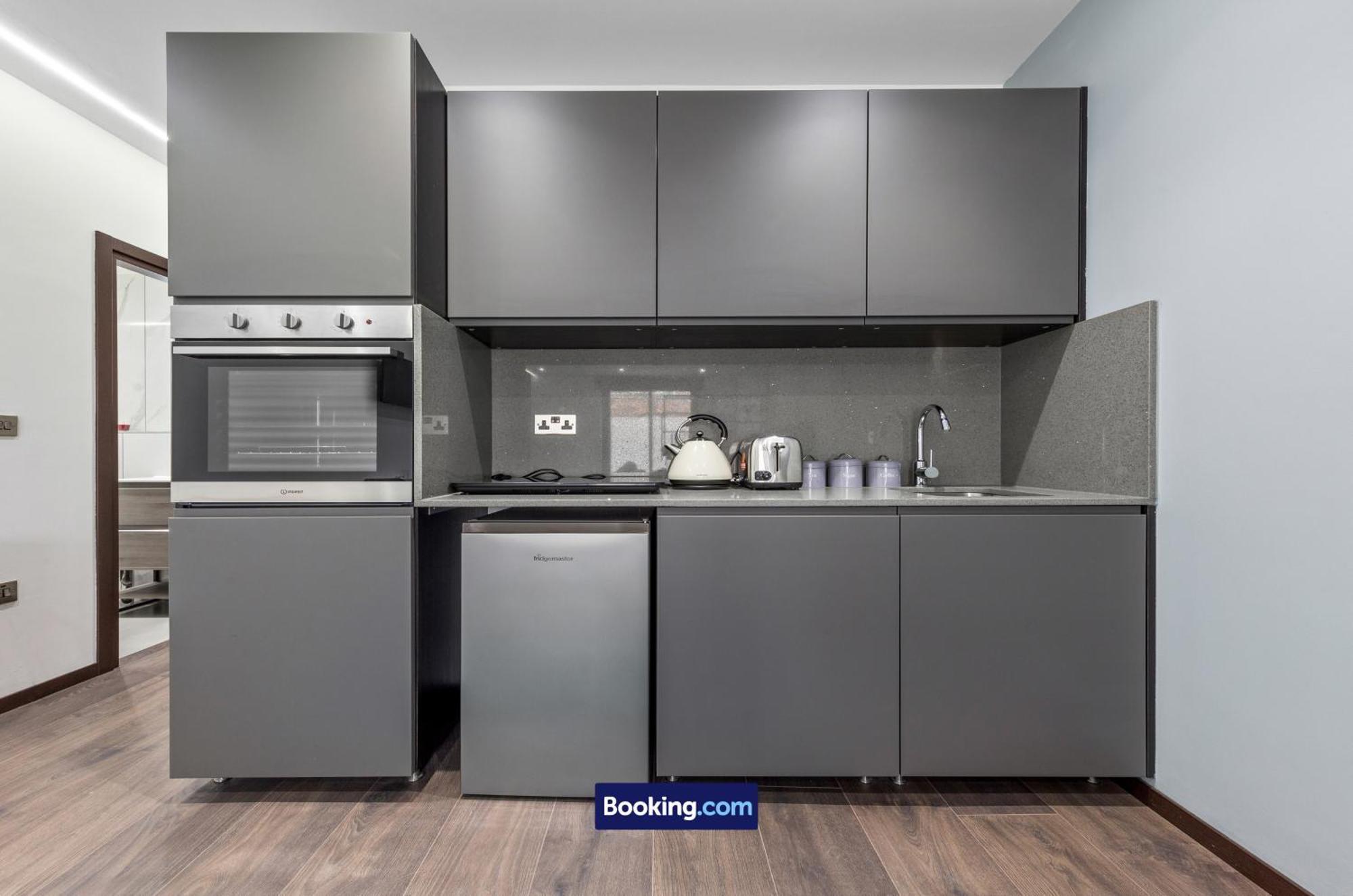 Stylish Studio Apt By Stay Smart Short Lets & Serviced Accommodation Woodstock With Free Wifi Londýn Exteriér fotografie