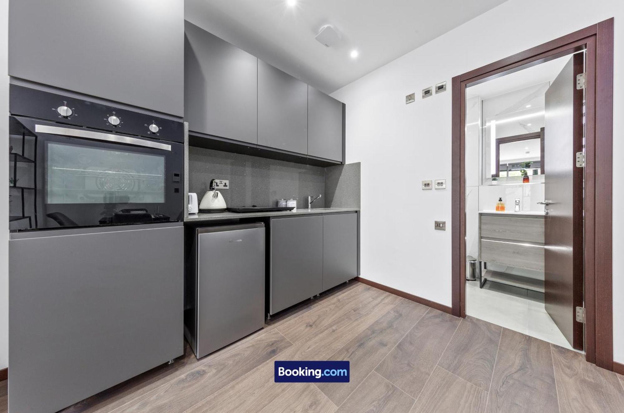 Stylish Studio Apt By Stay Smart Short Lets & Serviced Accommodation Woodstock With Free Wifi Londýn Exteriér fotografie