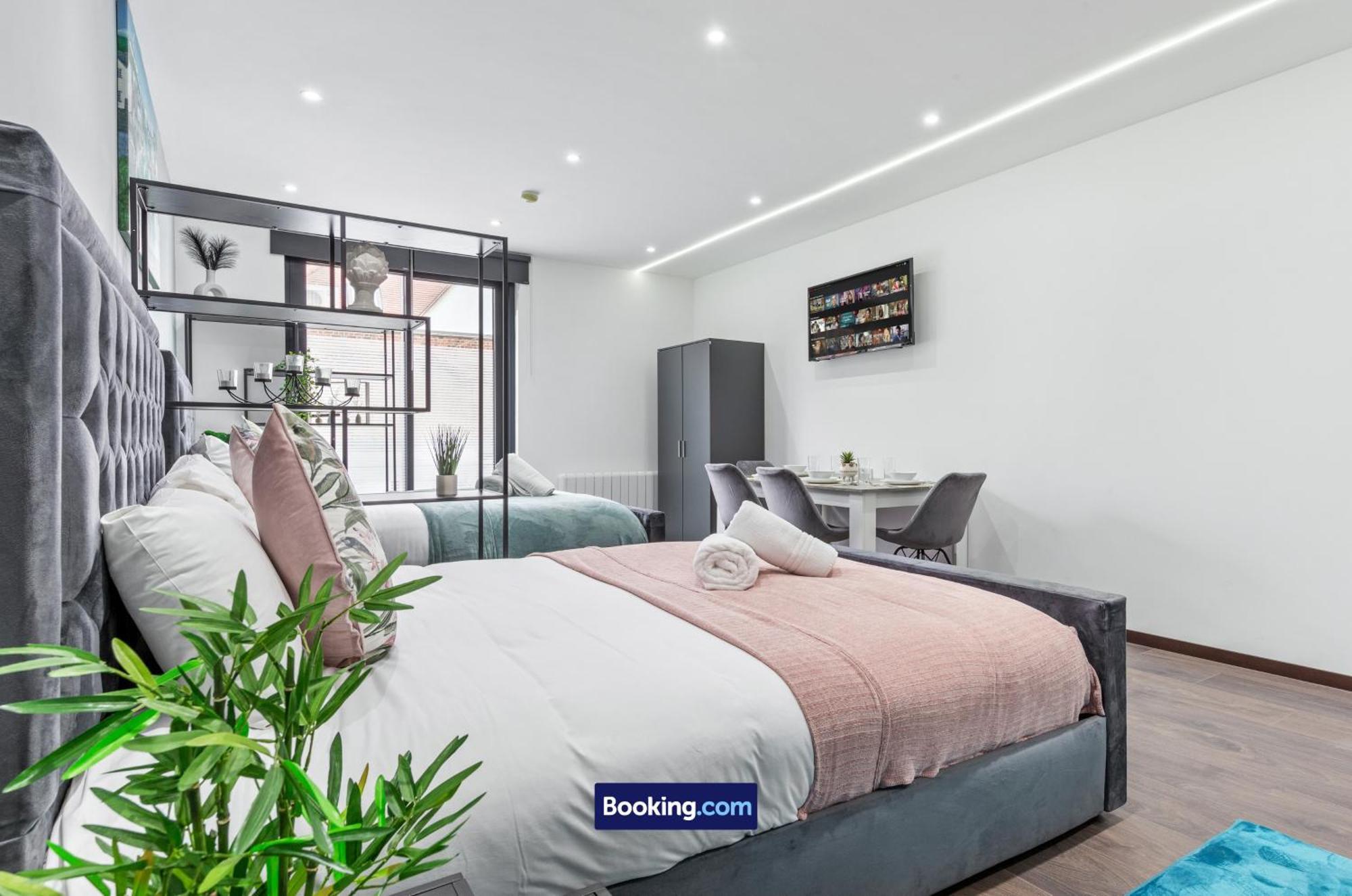 Stylish Studio Apt By Stay Smart Short Lets & Serviced Accommodation Woodstock With Free Wifi Londýn Exteriér fotografie