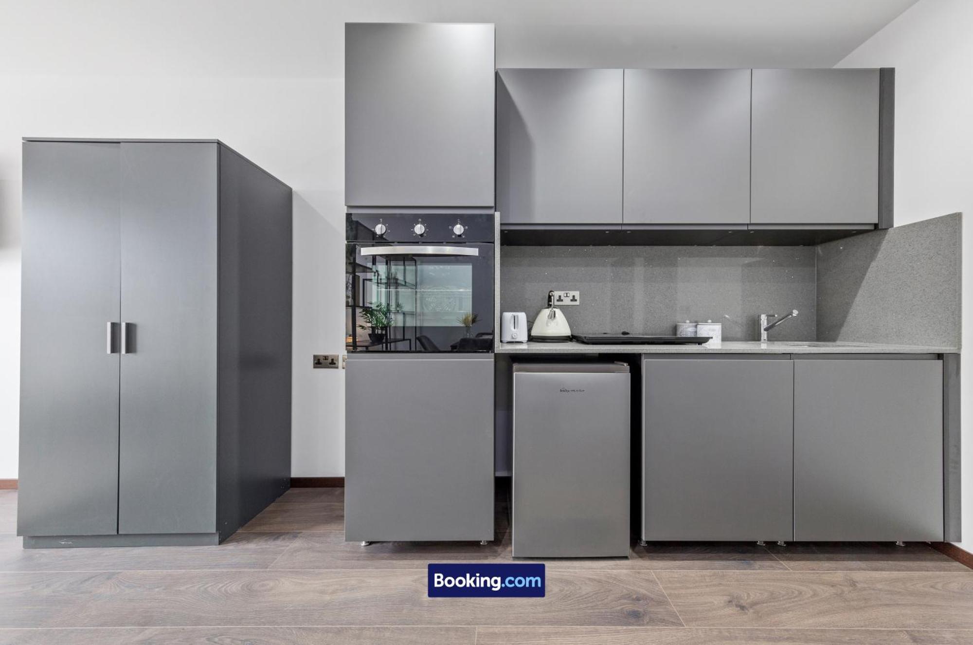 Stylish Studio Apt By Stay Smart Short Lets & Serviced Accommodation Woodstock With Free Wifi Londýn Exteriér fotografie
